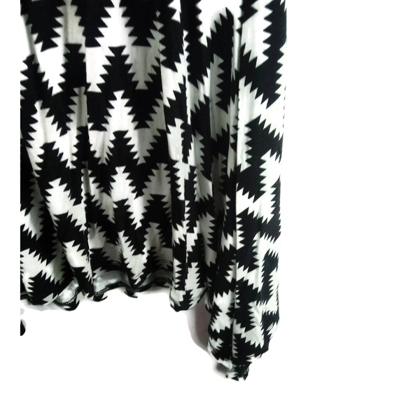 KAREN KANE Black and White Tribal Print Hi/low Top - Picture 2 of 5